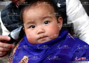 发白眼小孩表情包